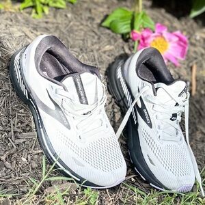 Brooks White and Black Running Shoes